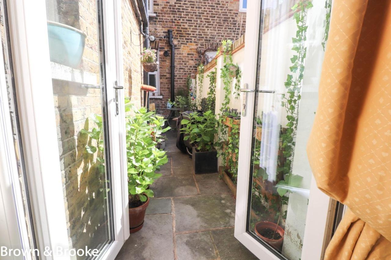 Stylish & Spacious 3 Bed Victorian House Sleeps Up To 7 - Near O2, Museums, Excel, Mazehill Station 12 Mins Direct Into London Bridge Villa Esterno foto